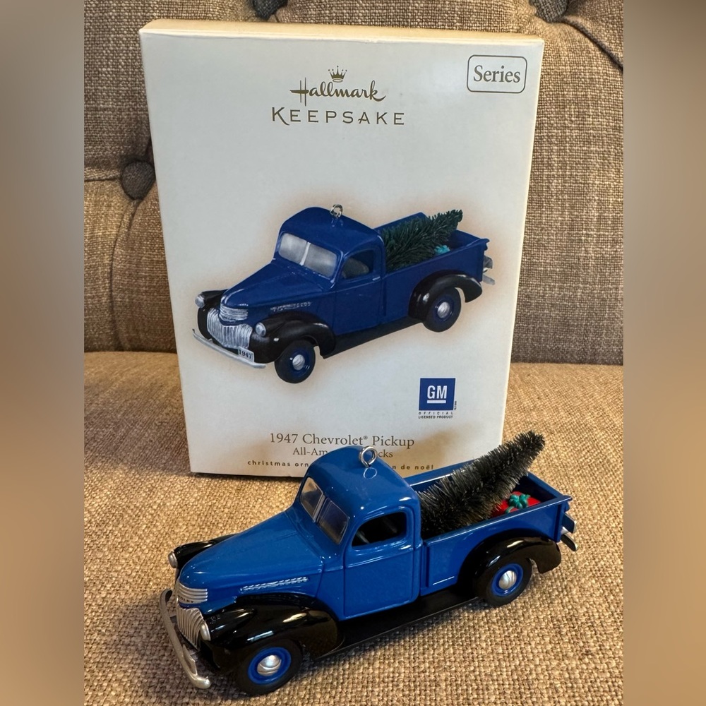🎄NWT - Vintage Hallmark Keepsake Ornament/ GM Chevrolet / Blue Pick-up truck